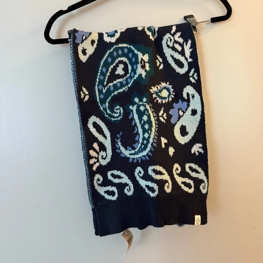 Vera Bradley NWT Haymarket Paisley Jewel Knit Scarf Navy Blue